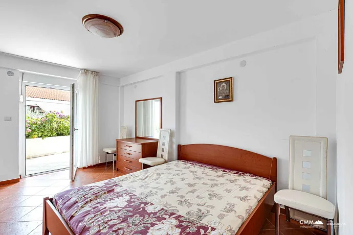Budva Merkezine Yakın, Teraslı Geniş 2+1 Daire
