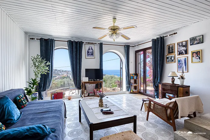 Dobra Voda'da panoramik deniz manzaralı ev