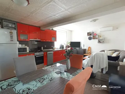 Büyük bir arsa ile Bar'da Ev