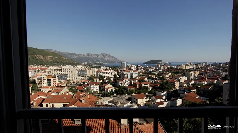 Budva'da aydınlık daire