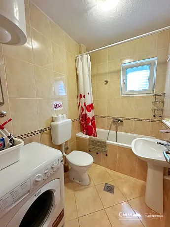 Lustica Bay yakınında havuz ve spa bulunan mini otel