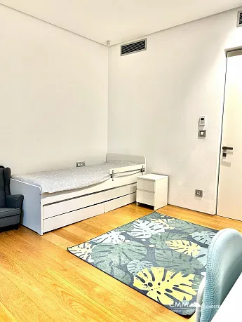 Budva'da deniz manzaralı lüks daire