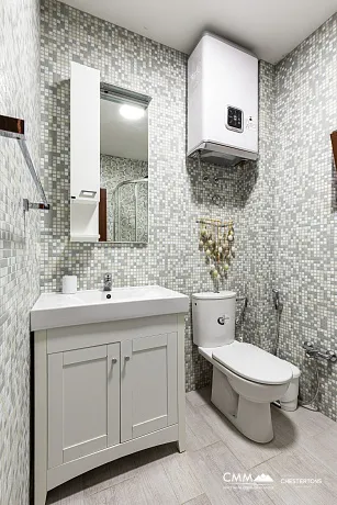 Yüzme havuzlu kompleks içinde modern villa
