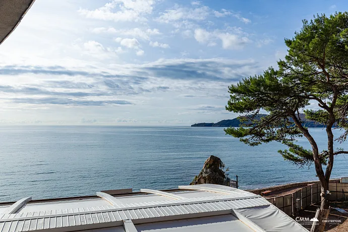 Bečići’de lüks şekilde döşenmiş daire satışa sunulmuştur. Bu fırsat gerçekten kaçırılmamalıdır.