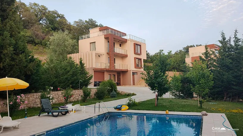 Dobre Vode'da güneşli villa