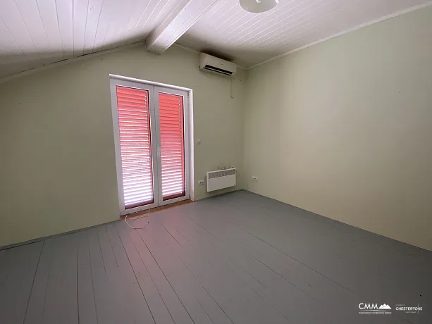 Djenovici'de deniz manzaralı ev