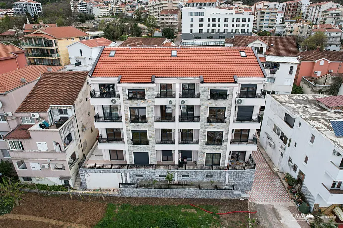 Budva’da Deniz Manzaralı Modern Daire Binası