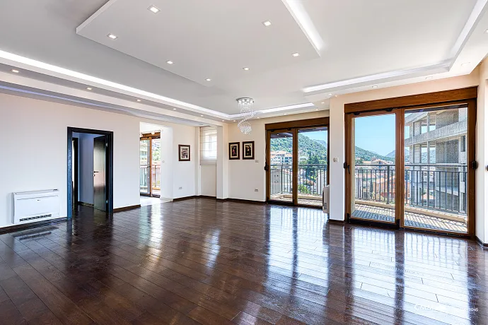 Üç Yatak Odalı ve Teraslı Modern Daire