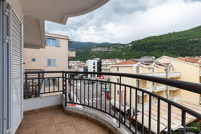 Şehir Ortamında Modern Bir Odalı Daire – Konforlu Yaşam İçin Mükemmel