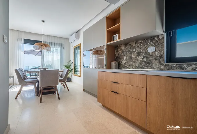 Becici'de deniz manzaralı modern villa