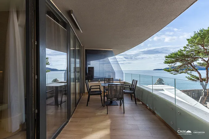 Bečići’de lüks şekilde döşenmiş daire satışa sunulmuştur. Bu fırsat gerçekten kaçırılmamalıdır.