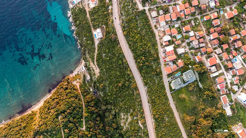 Bar'da havuzlu ve muazzam deniz manzaralı daireler