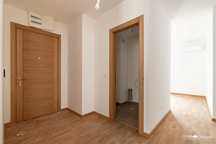 Bečići’de Deniz Manzaralı 64 m² Geniş Daire