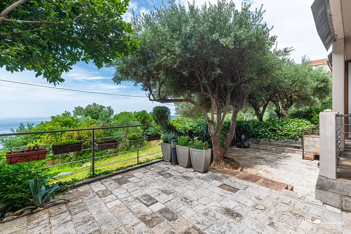 Seoce, Budva'da 57 m² Daire + 45 m² Teras
