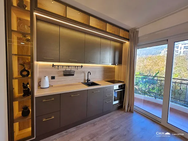 Denize 300 metre mesafede özel saunalı lüks 3 yatak odalı daire – Bečići (107 m²)