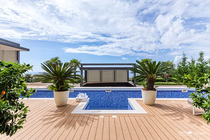 Sveti Stefan’a yakın, Blizikuće’de lüks villa