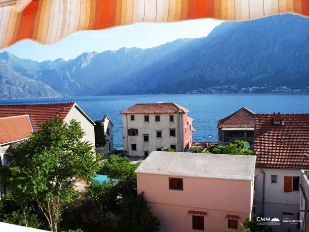 Kotor'un güzel bir bölgesinde daireler