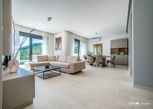 Becici'de deniz manzaralı modern villa