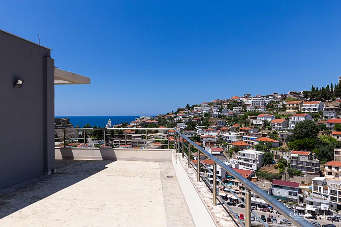 Ulcinj'de deniz manzaralı çatı katı