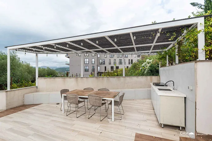 Satılık: Deniz Manzaralı, 40 m² Teraslı, Üç Yatak Odalı Geniş Daire