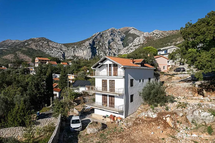 Ratac, Bar’da 1.600 m² arsalı ev — yaklaşık 350 m²