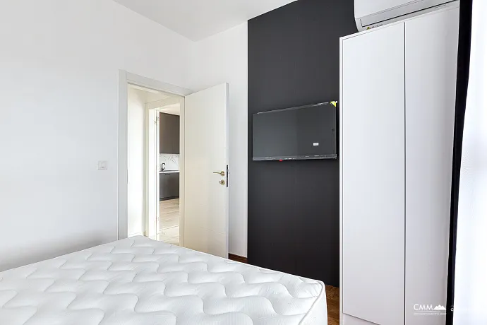 Işık Alan İki Yatak Odalı Daire Bar’da