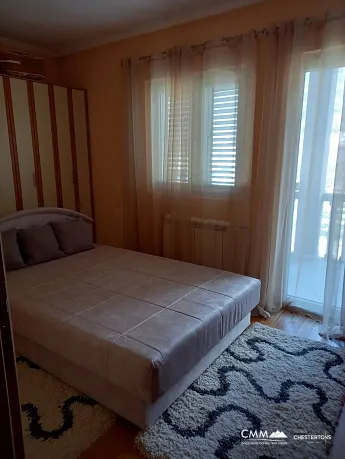 Tivat'taki Üç Yönlendirici Geniş Ev