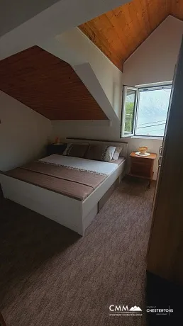 Stoliv’de Deniz Manzaralı, Birinci Sıra Ev