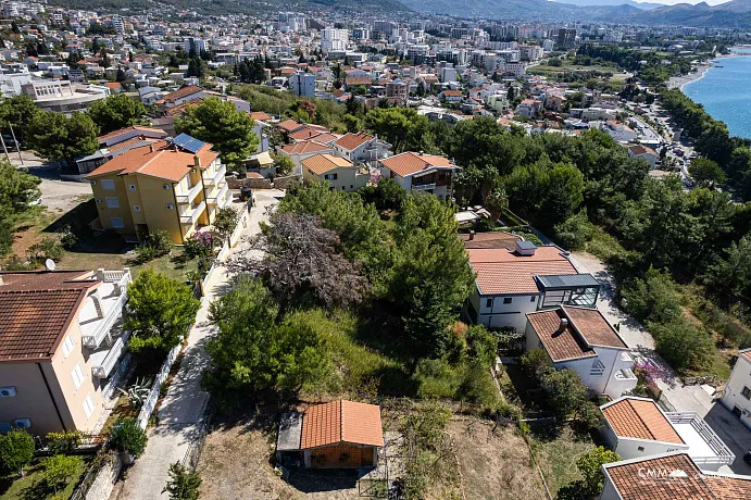 Šušanj’da deniz manzaralı arsa, plaja 150 m — 950 m²