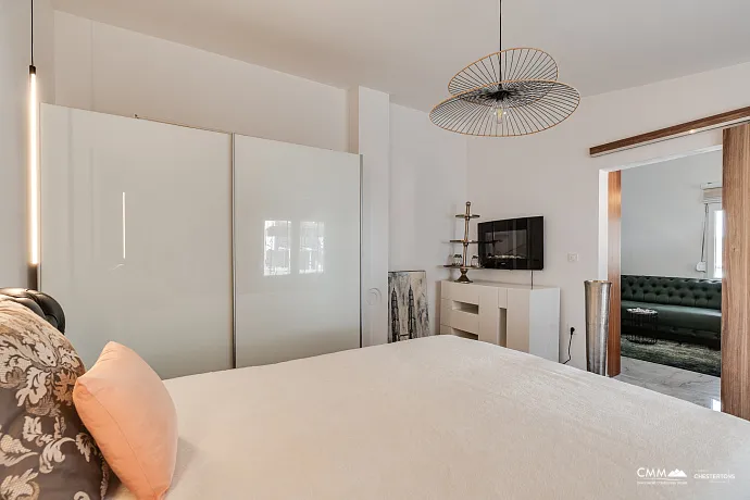 Sutomore'de iki katlı geniş ev