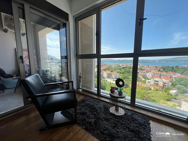 Tivat, Mažina Bölgesinde Deniz Manzaralı Geniş Daire