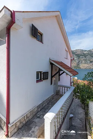 Denize Yalnızca 50 Metre Mesafede Ev – Stoliv