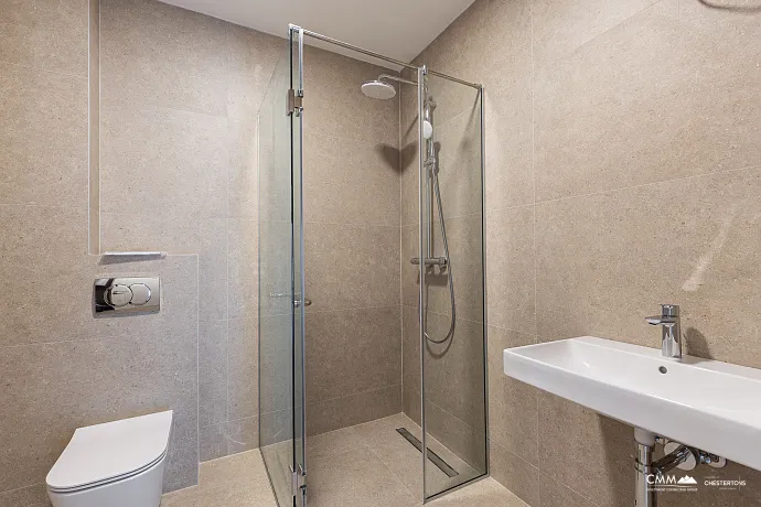 Deniz yakınında Bečići’de bulunan kompleks