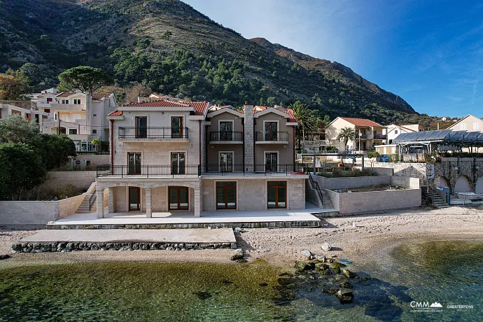 Lüks bir üç katlı villa — Kotor