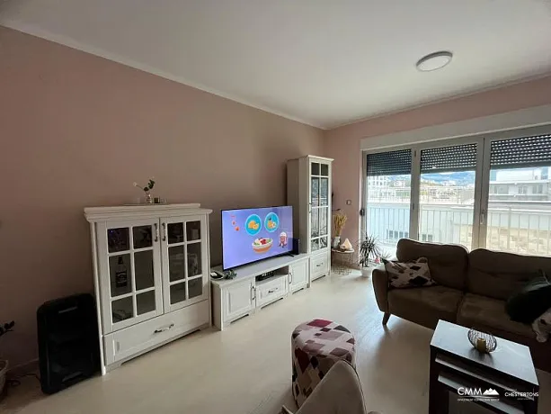 Kotor'da denize yakın iki yatak odalı satılık daire