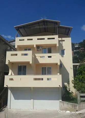 Panoramik deniz manzaralı geniş apartman