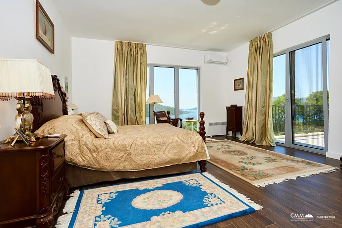 Kumbor’da 335 m² toplam alana sahip geniş bir ev