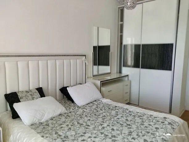 İlk satırda Budva'da tek yatak odalı daire