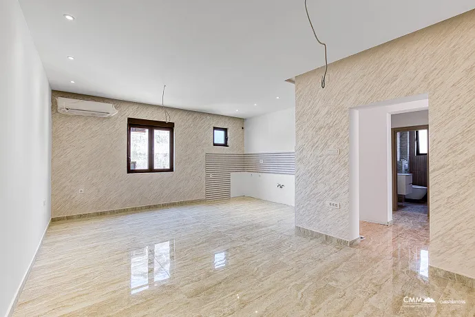 Tivat'ta yenilenmiş daire, 78 m²