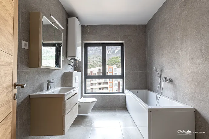 Bečići’de Deniz Manzaralı 64 m² Geniş Daire