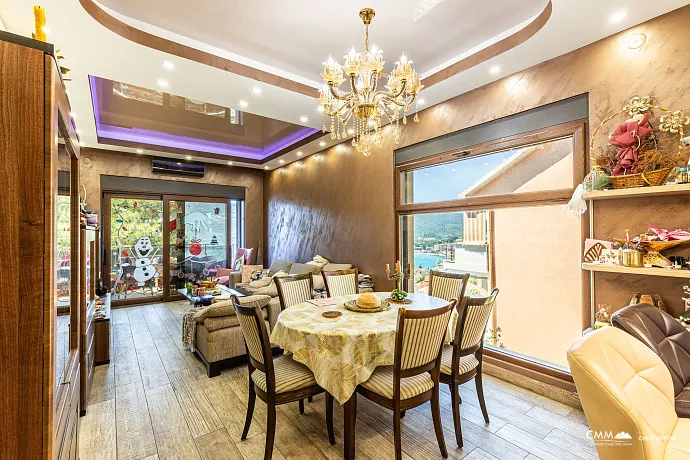 Herceg Novi'nin merkezinde mükemmel villa
