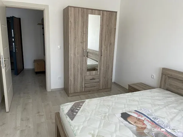 Ulcinj'de yeni bir altı katlı binada daireler