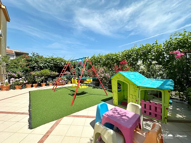 Lustica Bay yakınında havuz ve spa bulunan mini otel
