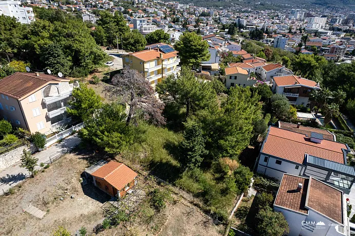 Šušanj’da deniz manzaralı arsa, plaja 150 m — 950 m²