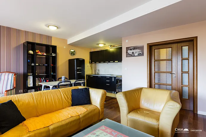 Pržno’da 84 m² İki Yatak Odalı Daire – Konfor ve Sıcaklık Denize Yakın