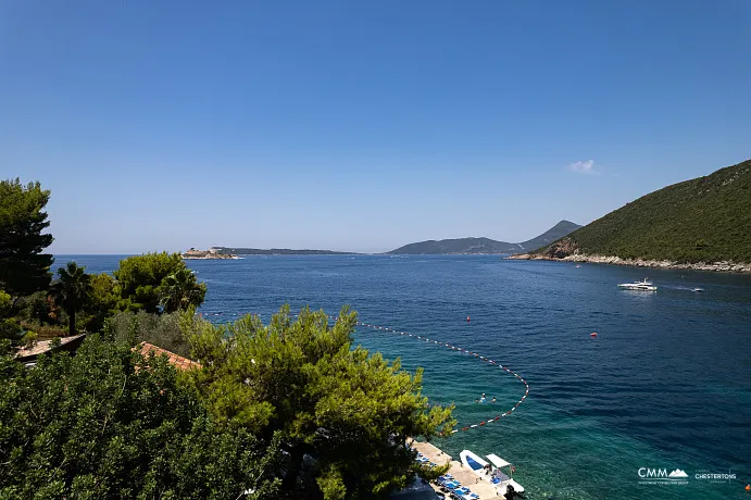 Luxury Seafront Villa Lustica 