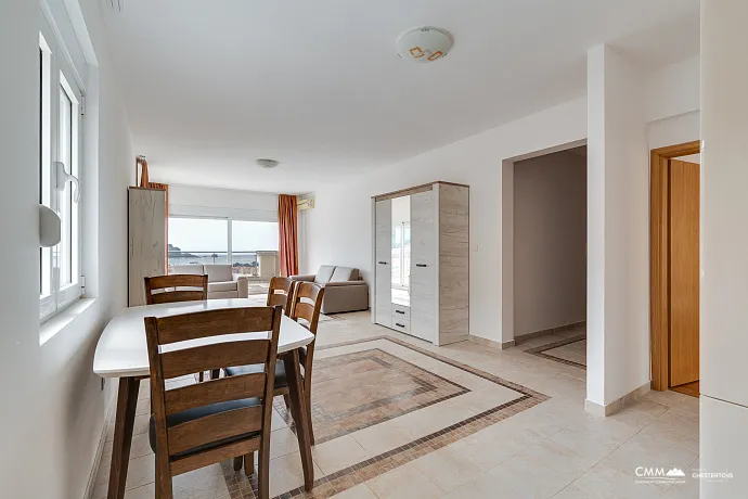 Budva Lazi’de Satılık Eşyalı 1+1 Daire – 89m² Deniz Manzaralı