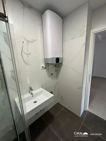 Bečići’de garajlı tek yatak odalı daire