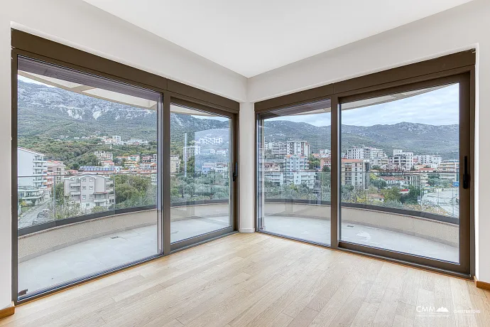 Deniz yakınında Bečići’de bulunan kompleks