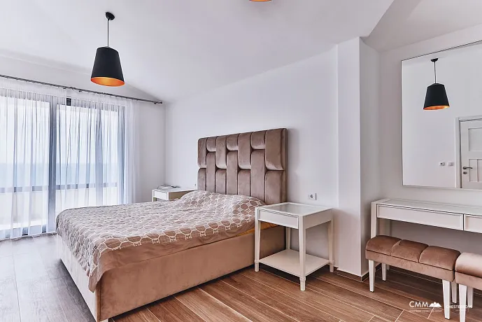 Bar yakınında ilk sırada havuzlu villa